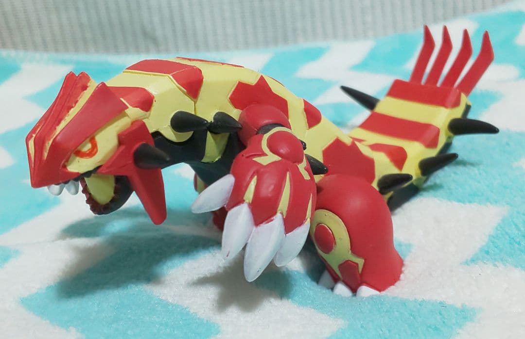 ポケモン ガチャ ゲンシグラードン フィギュア - メルカリ