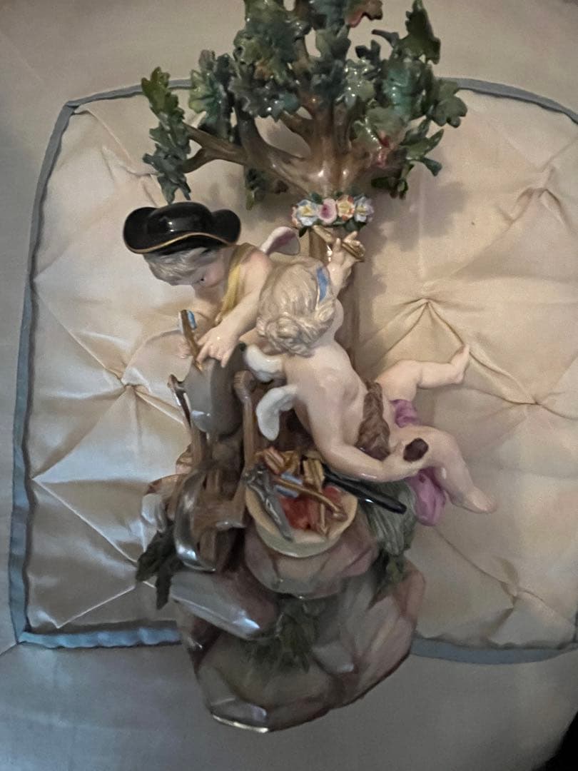 マイセン　アンティークマイセン　矢を研ぐ2人の天使 マイセン アンティークマイセン 矢を研ぐ2人の天使 - メルカリ