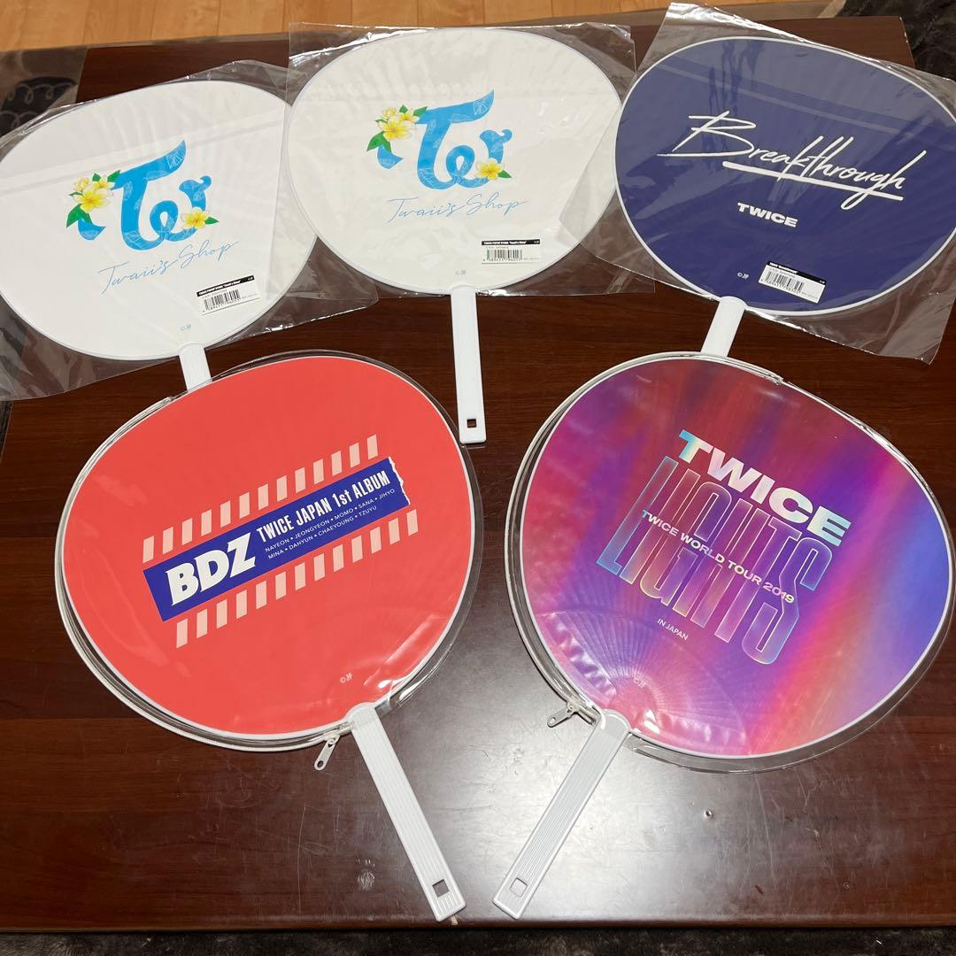 TWICE うちわセット／ダヒョン、モモ - メルカリ