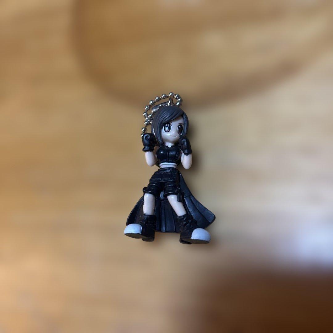 FF7 ACスイング ティファ フィギュアキーホルダー - メルカリ