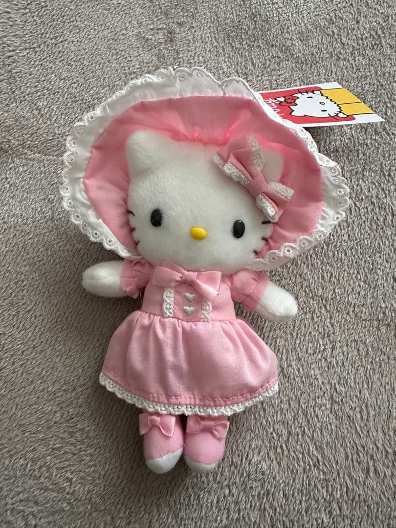 タグ付き ハローキティ展 50周年限定 ぬいぐるみ マスコット - メルカリ