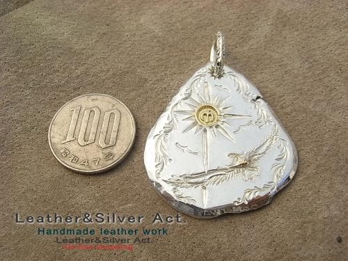 ハンドメイド 永遠の幸福 手彫イーグルペンダントトップ ゴールドk18