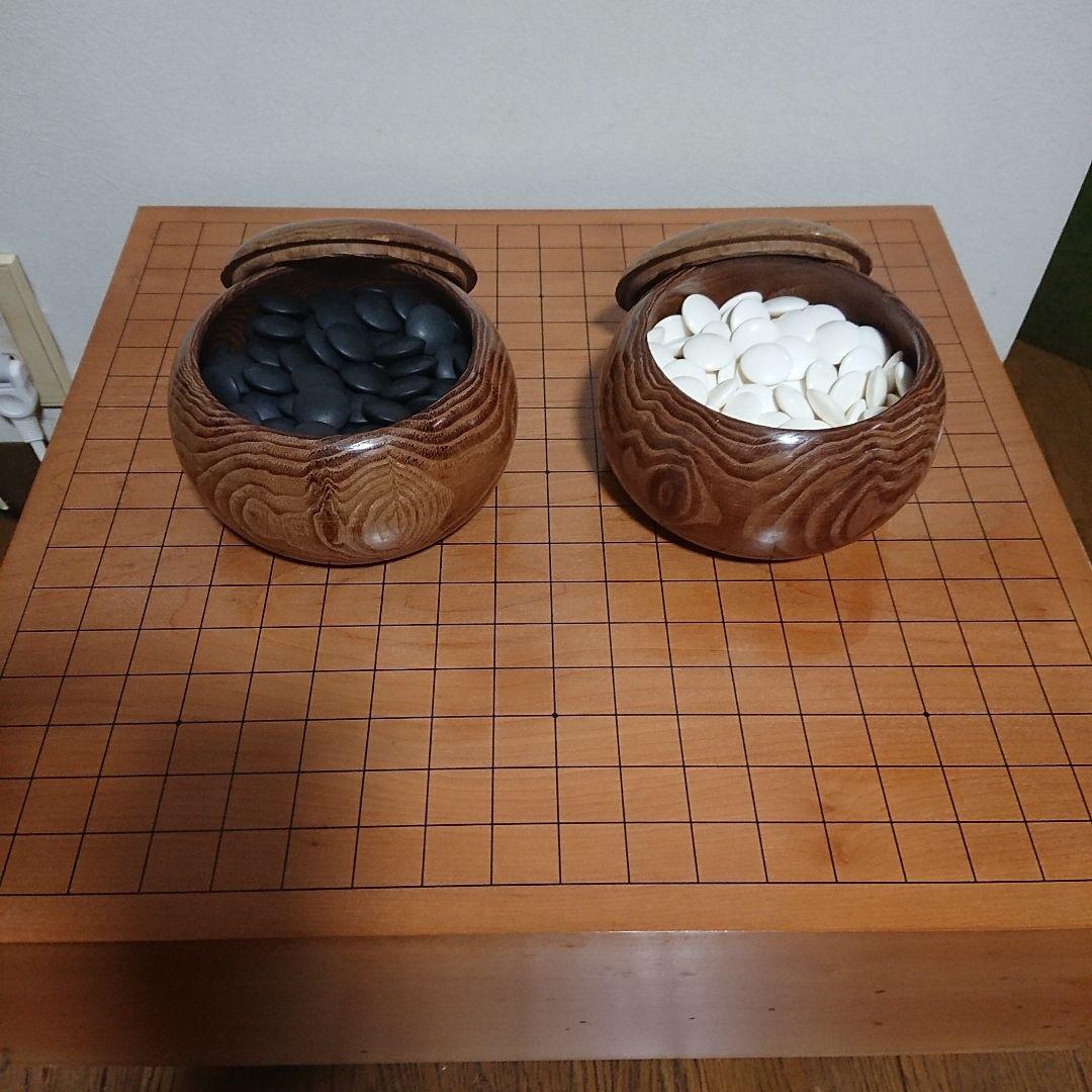 4.8寸 囲碁盤 碁盤 碁石セット　囲碁セット へそ有り 足付 はまぐり 那知黒 楽天市場】囲碁セット 新桂4寸足付碁盤セット(蛤碁石25号・木製碁笥栗