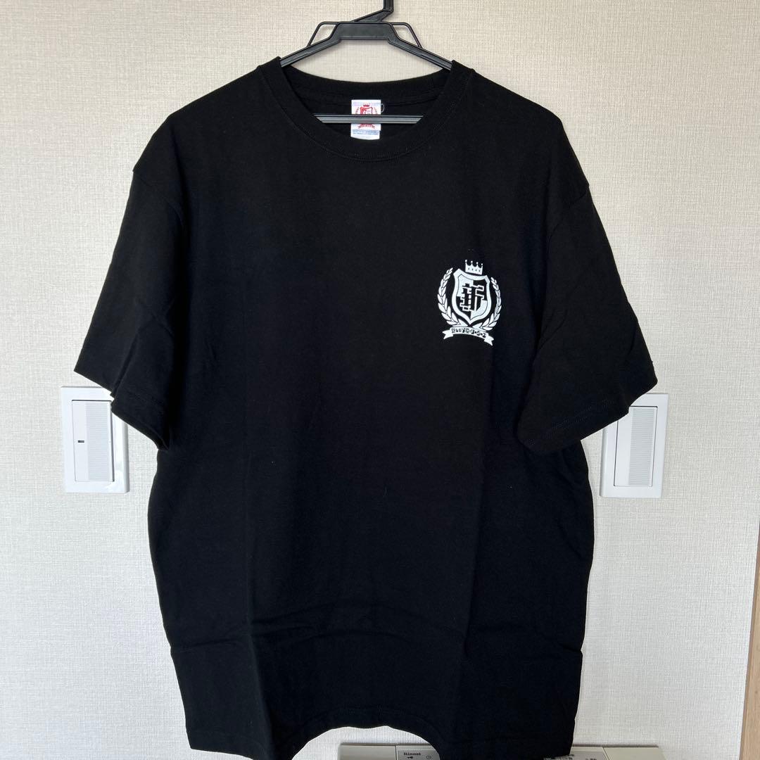 新しい学校のリーダーズ 校章TEE ブラック XLサイズ - メルカリ