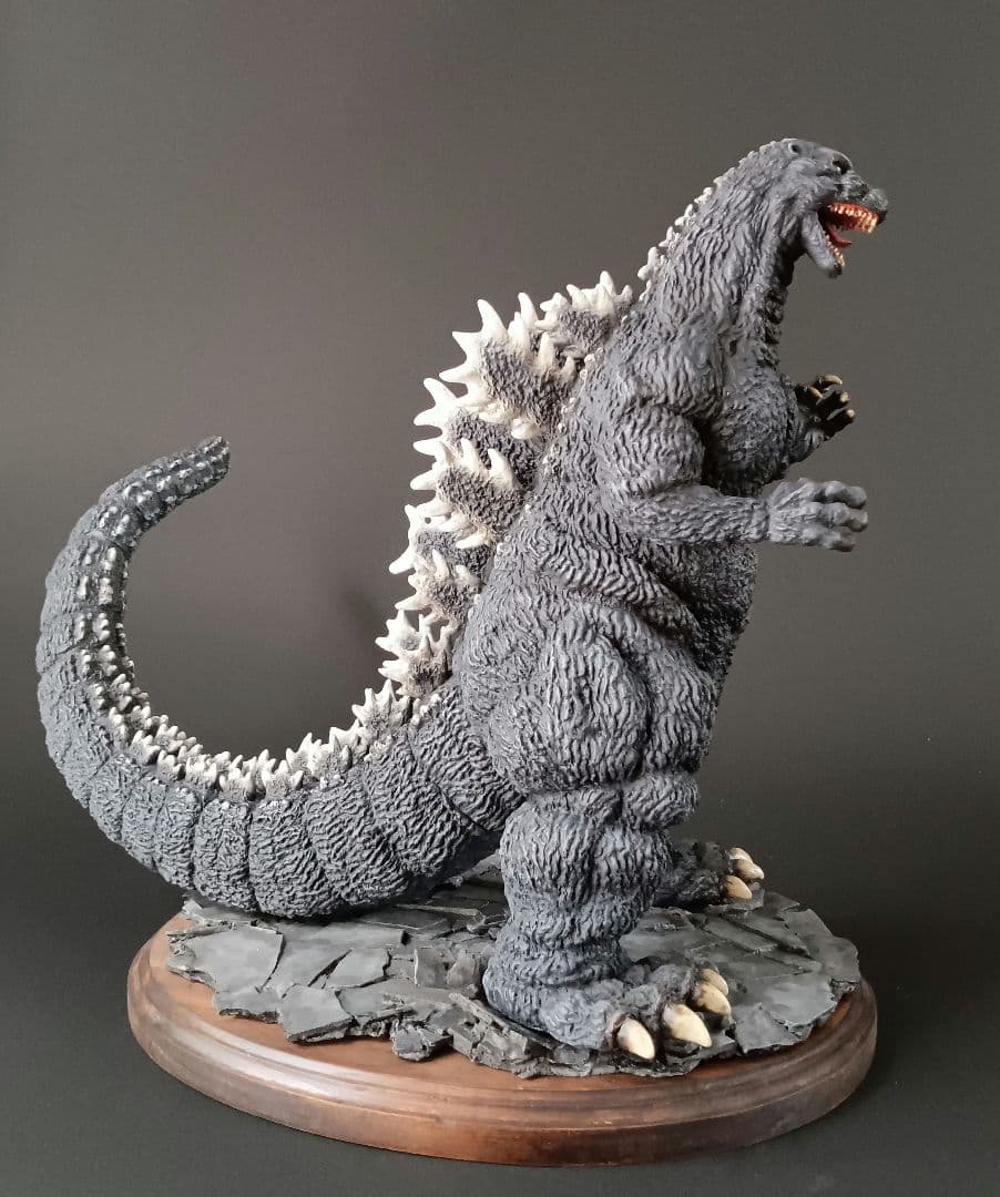海洋堂 ゴジラ'1992 28㎝ソフビキット完成品 酒井ゆうじ原型 - メルカリ