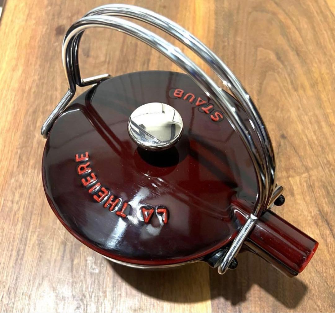 STAUB（ストウブ） ティーポット 丸型 急須　ワインレッド　やかん Amazon｜staub ストウブ 「 ラウンド ティーポット チェリー 16.5cm