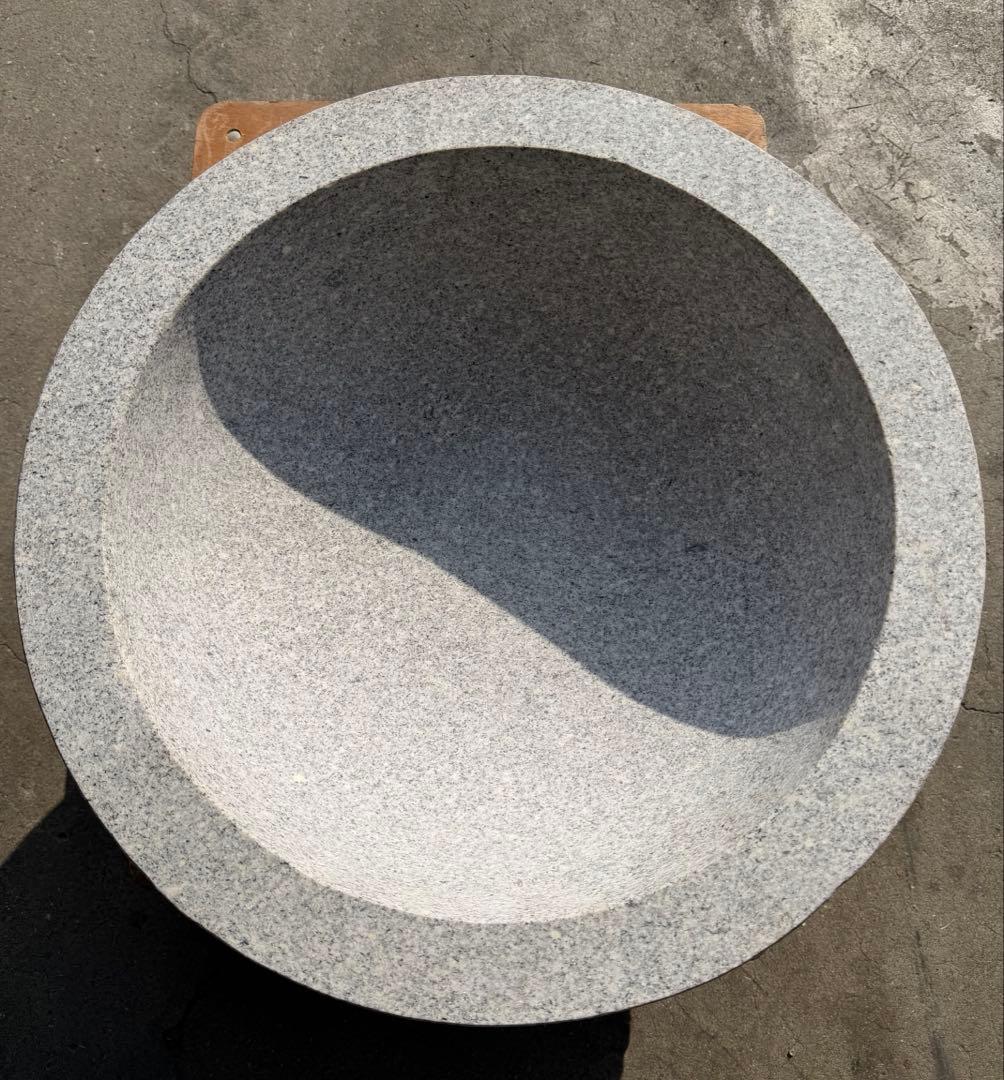 送料込み 餅つき 石臼 鉢形 餅臼 本格派タイプの餅つき石臼 取手付き 美品 Amazon｜みかげ石 鉢形 もち臼 2升用 木台付き （本格派タイプの