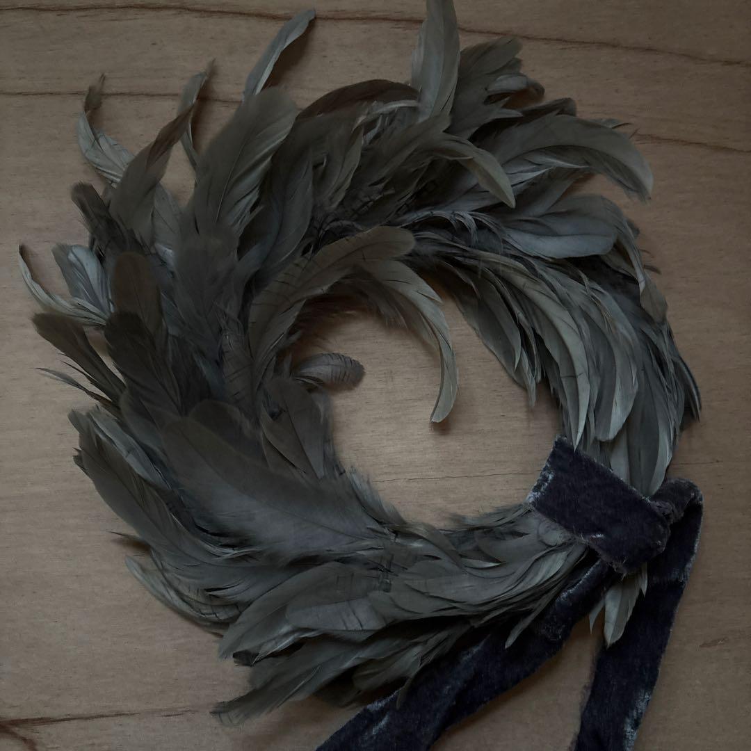 リース 羽 リボン アンティーク／クリスマスリース 希少 赤いリボンのクリスマスリース 大きなサイズ ヒイラギの葉と木の実