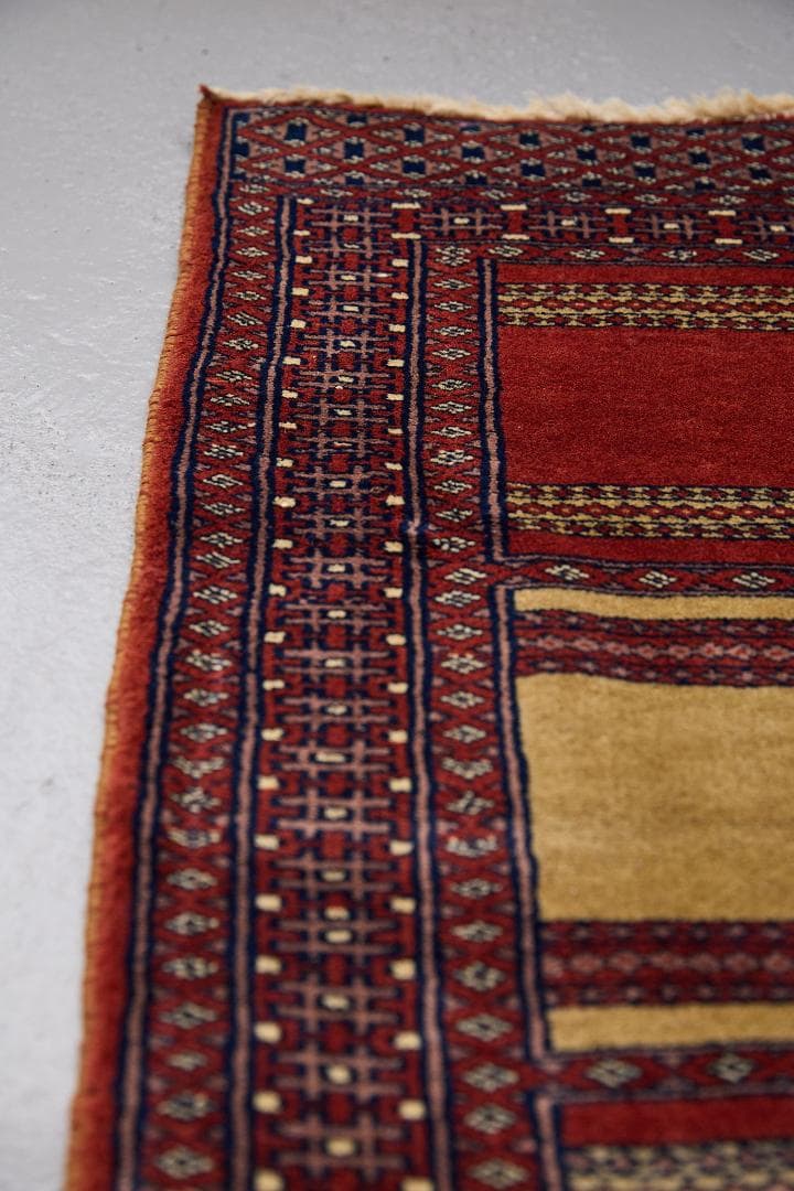 ヴィンテージラグ トライバルラグ パキスタン産（94×65cm）赤 黄 紺 黒