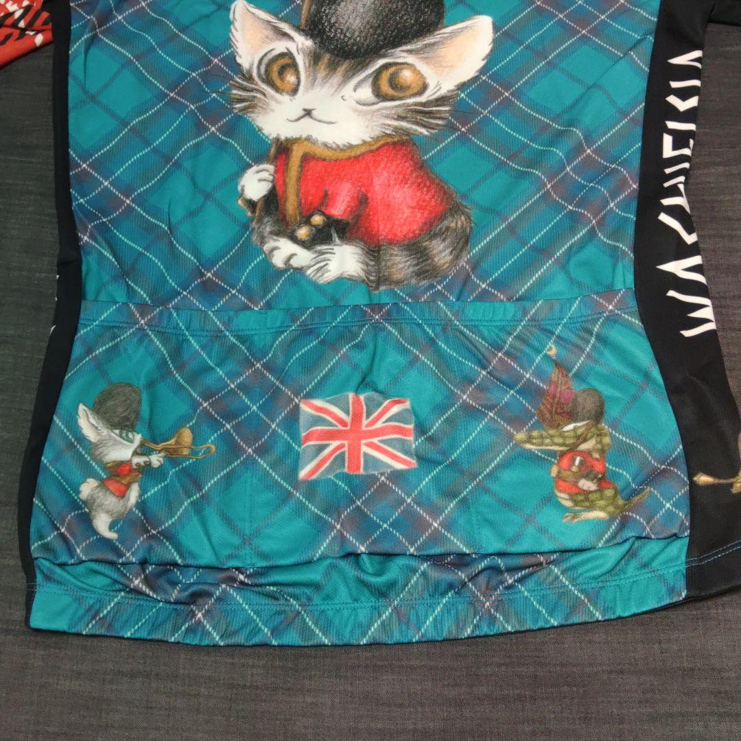 亀岡市八木町の梅林で人形に孤独つて素敵とつぶやく人