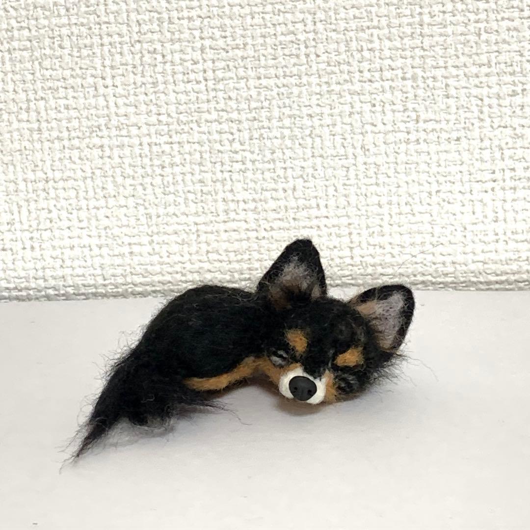 羊毛フェルト 寝るブラックタンチワワ - メルカリ