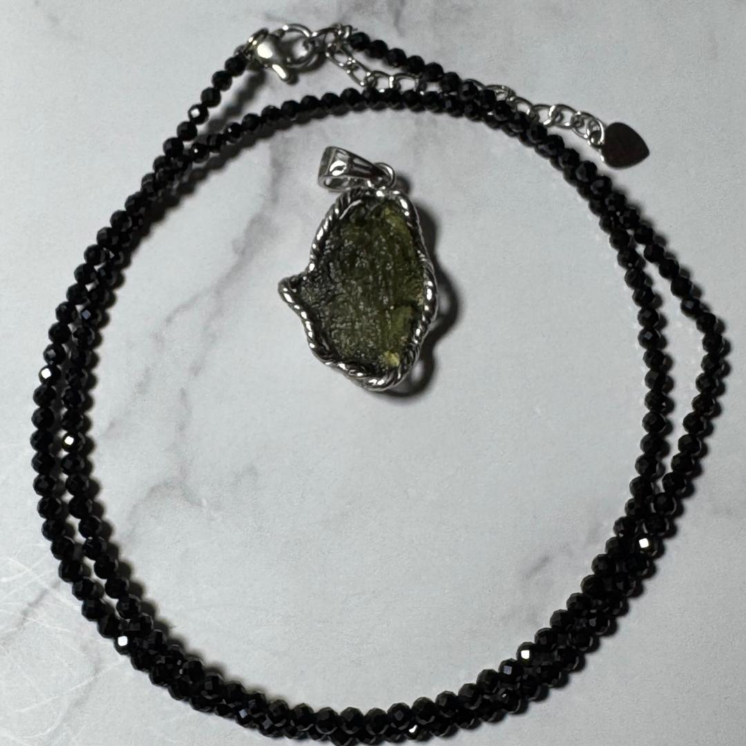 大人気の希少テクタイト◇モルダバイト◇ペンダントトップ　4.1g