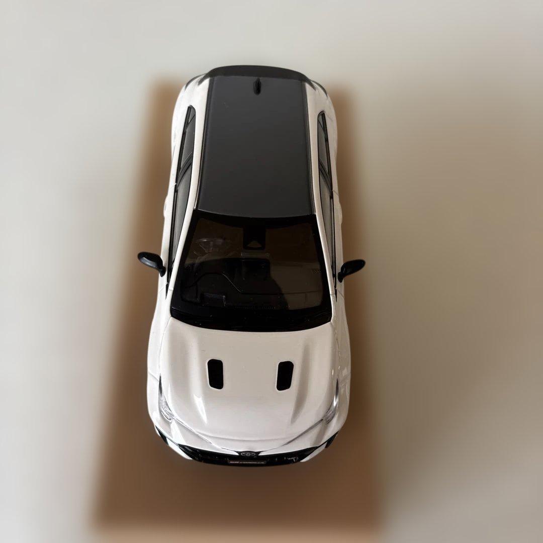 トヨタGRカローラ 後期型 1/30スケール 色スーパーホワイトⅡ（040）の