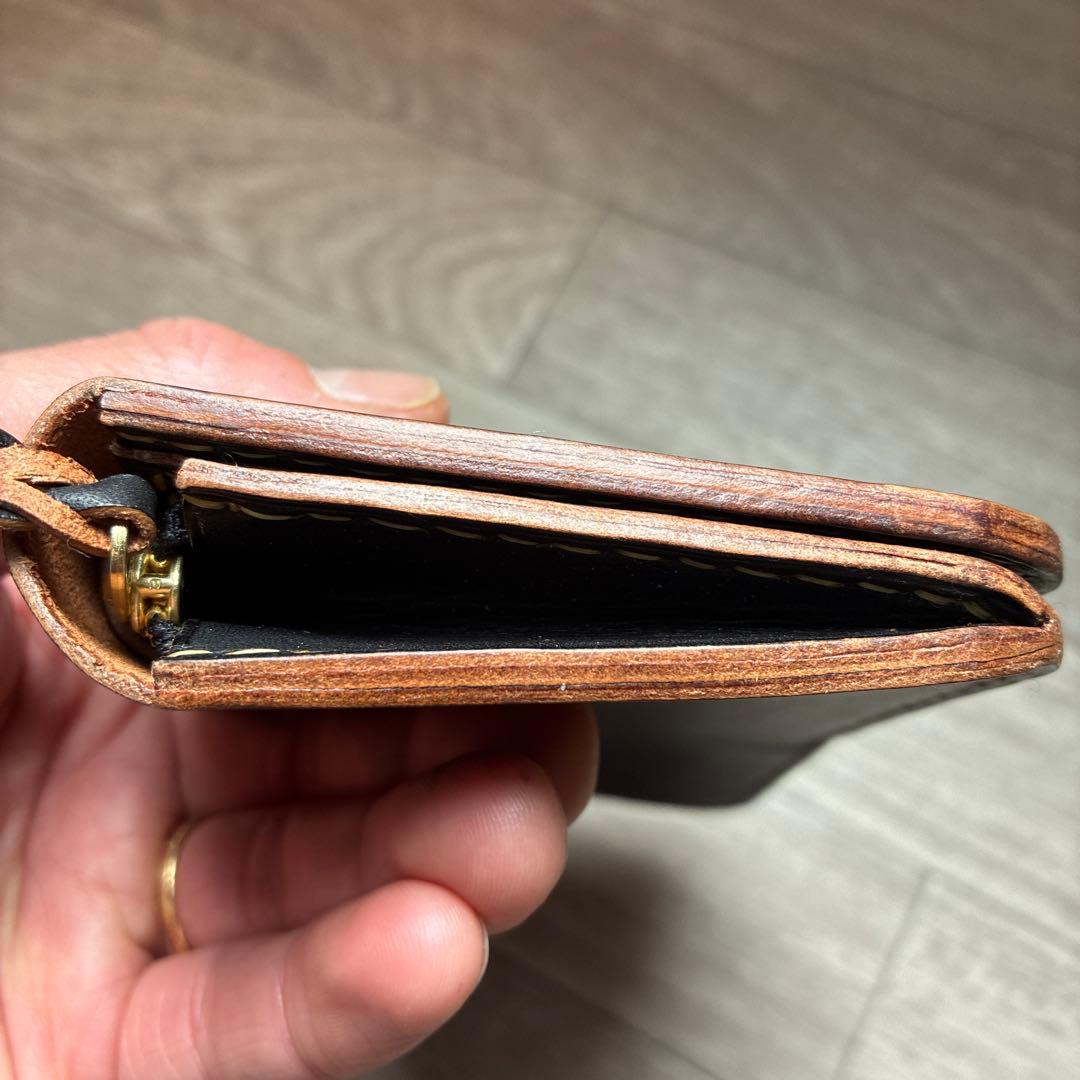 茶芯ブラック】ミドルトラッカーウォレット 真鍮 お札を折らずに収納