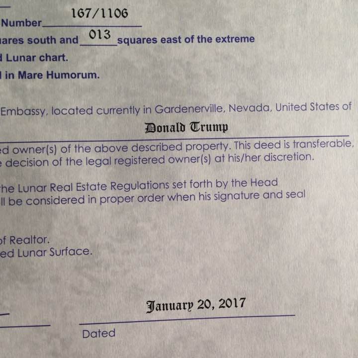 ドナルド・トランプ名義の月の土地権利書 - メルカリ