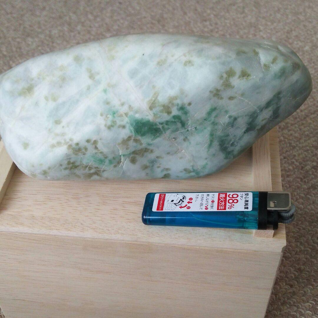 糸魚川翡翠 原石 特大 2.5kg