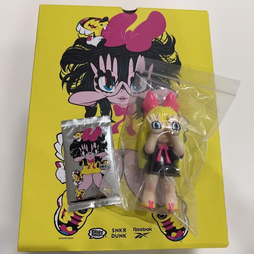 Reebok コラボキャラクター フィギュア GRAPE BRAINの看板キャラクターである「にぎるちゃん」の黒髪ver＆金髪