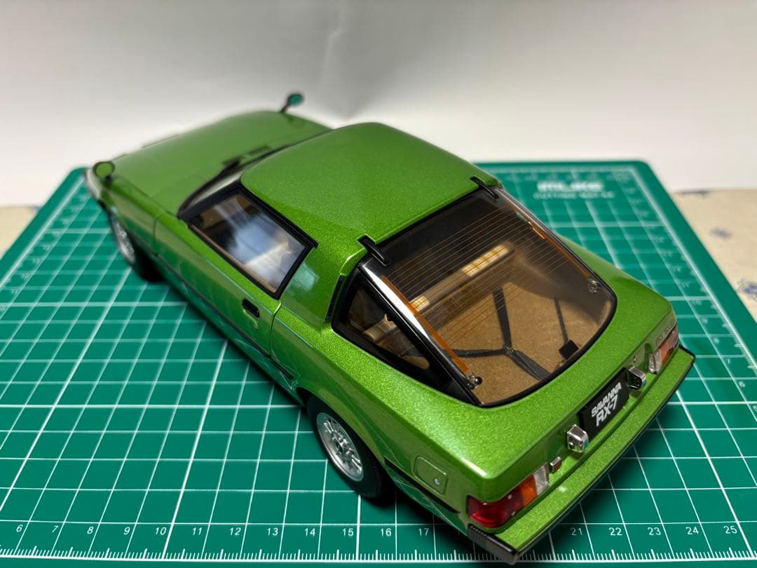 オートアート1/18 マツダ サバンナRX-7(SA22C) - メルカリ