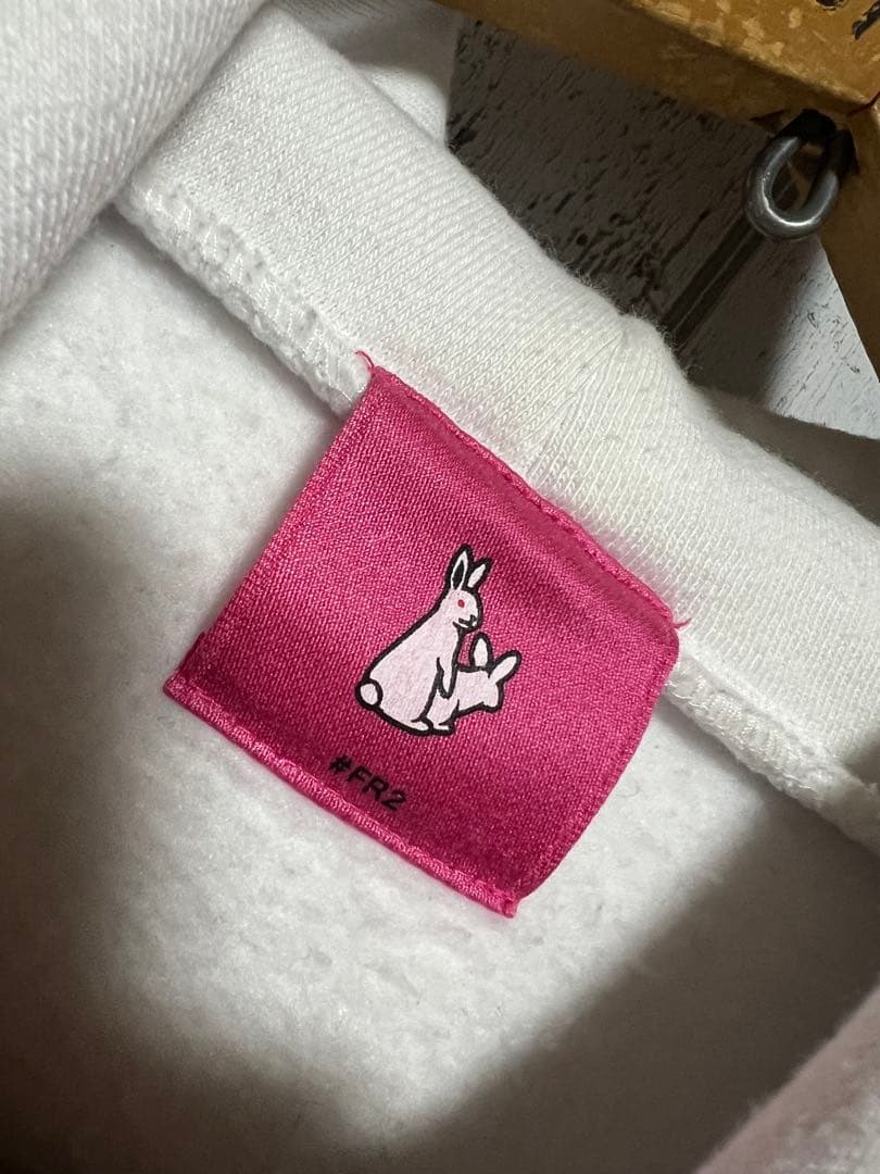 妖艶メルヘンbunny東京都産-極限定 FR2 梅 パーカー 桃 X-LARGE - メルカリ