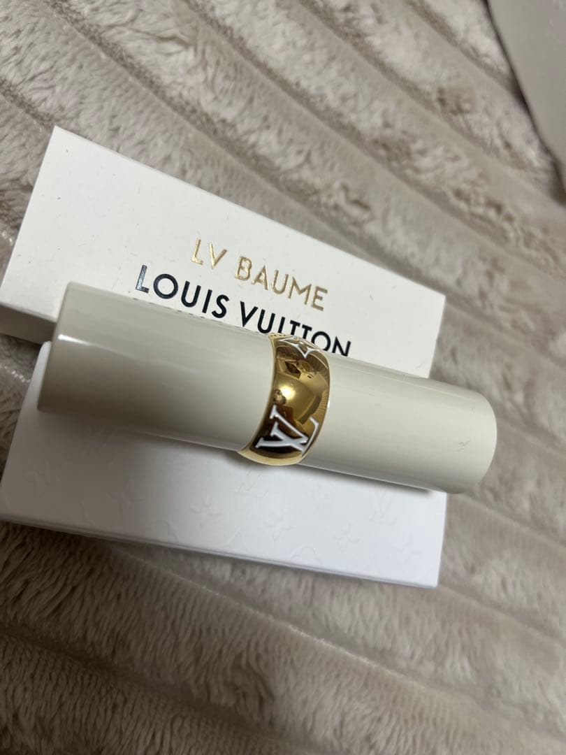 ルイ・ヴィトン　バーム　040 リップスティック LV バーム - リップバーム ｜ルイ・ヴィトン 公式サイト - LLB007