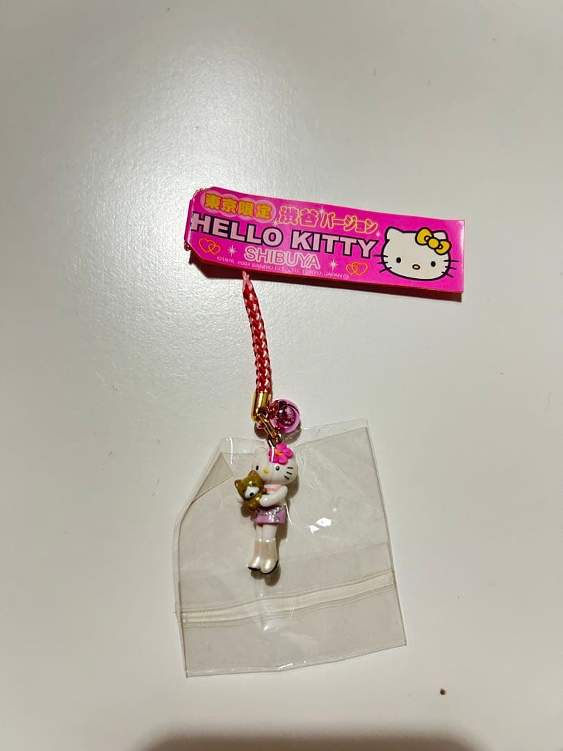 ご当地キティ 根付けストラップ 東京限定 渋谷バージョン - メルカリ