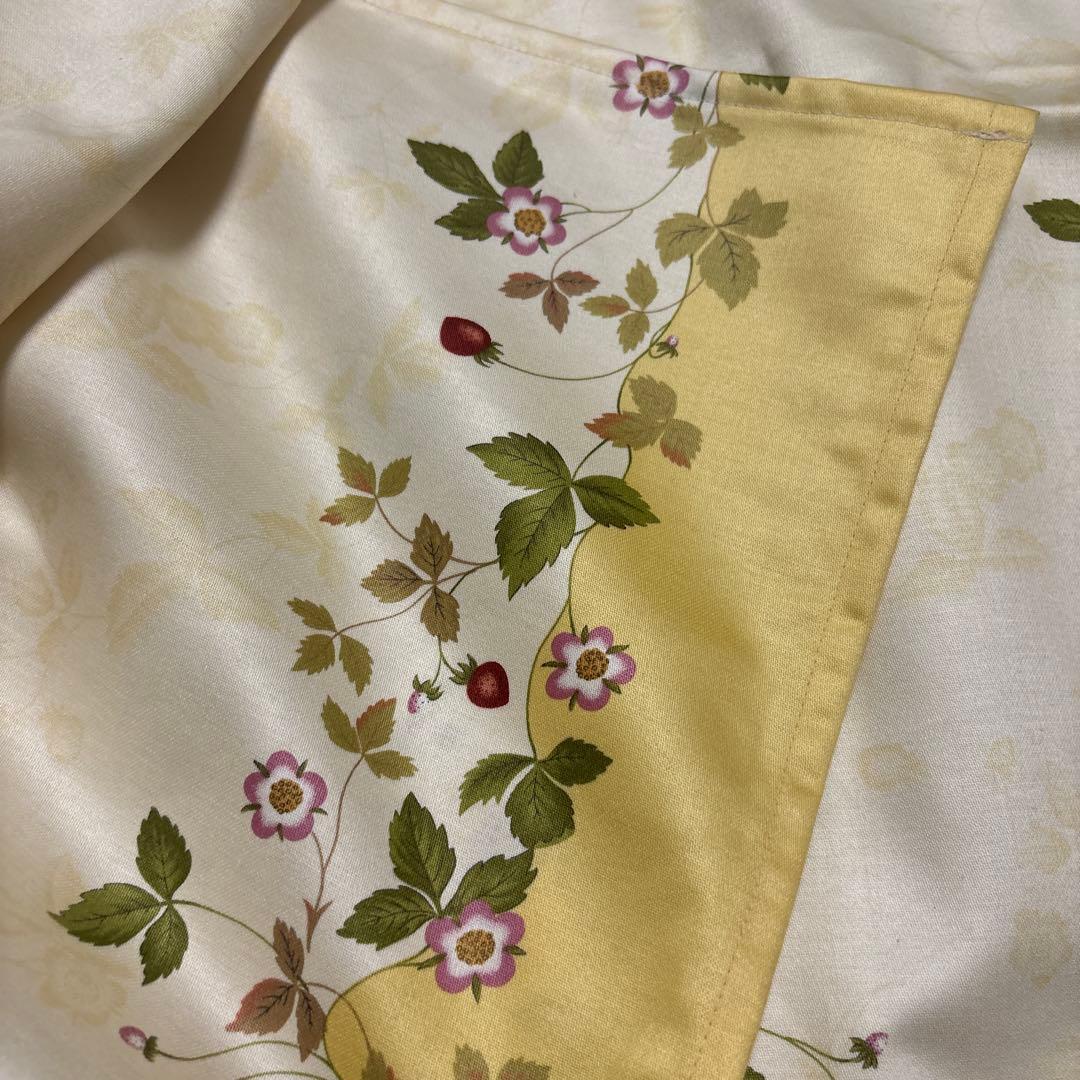 WEDGWOOD ワイルドストロベリーテーブルクロス 約130×130 - メルカリ