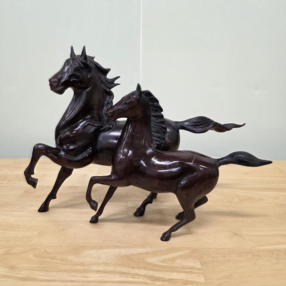 漆製 馬の彫刻 2体セット 楽天市場】栗毛色の駿馬 サラブレッドの彫像置物 彫刻/ JRA 日本競馬