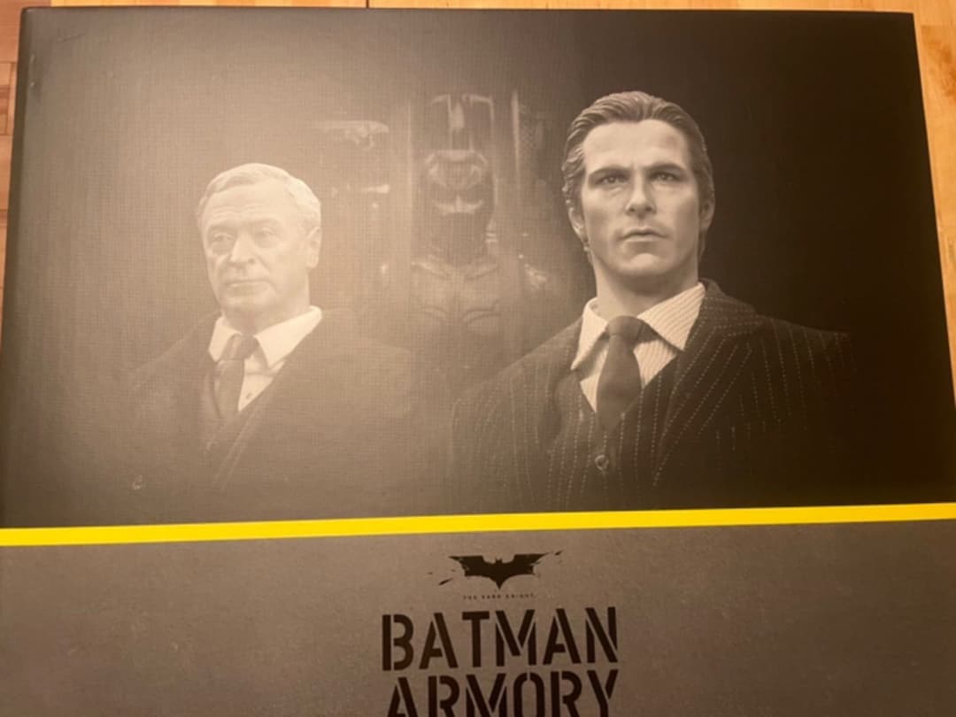 ホットトイズ　アルフレッドペニーワース&バット格納庫　ブルースウェイン付き ムービー・マスターピース】『ダークナイト』1／6スケールフィギュア