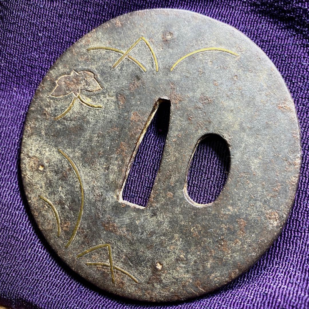 江戸期　金象嵌刀鍔　共箱　89g 東Y7-0311☆2F 桃山～江戸の名品! 京正阿弥と極められた鍔 金色象嵌、嵌金の三巴扇子