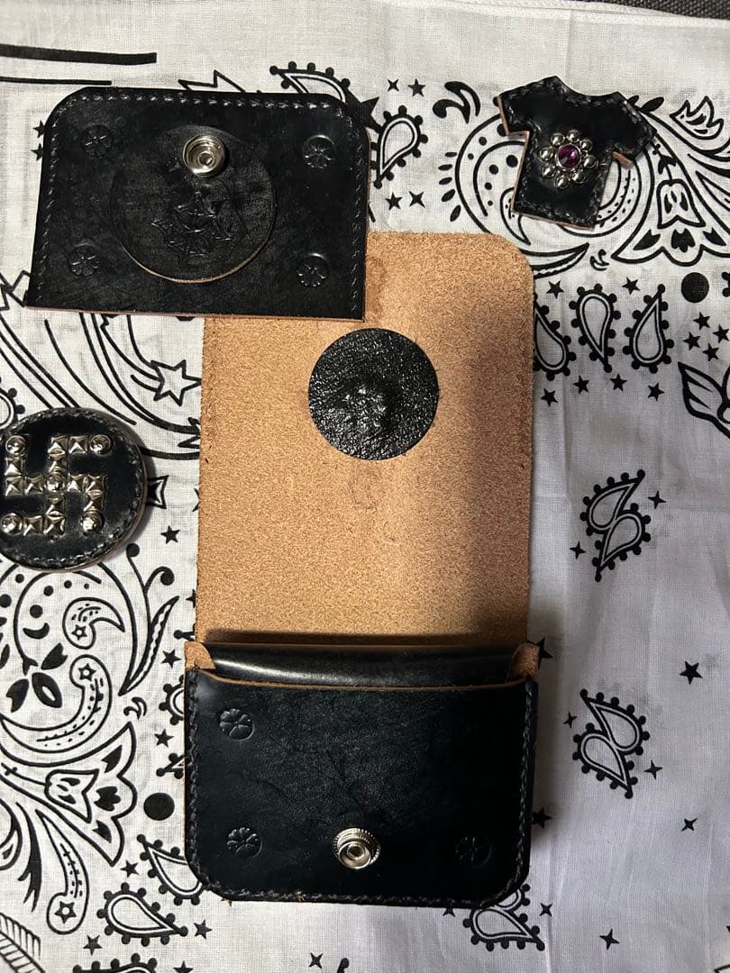 クロス ブライドルレザー ラッキージョン ウルフズヘッド HTC レッド