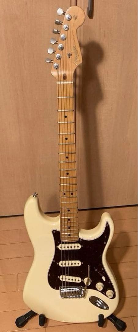 フェンダー　アメリカンスタンダードストラトキャスター　改　カスタムショップ　69 マスタービルダー4名の共演！ 日本の銘木にインスパイアされた孔雀