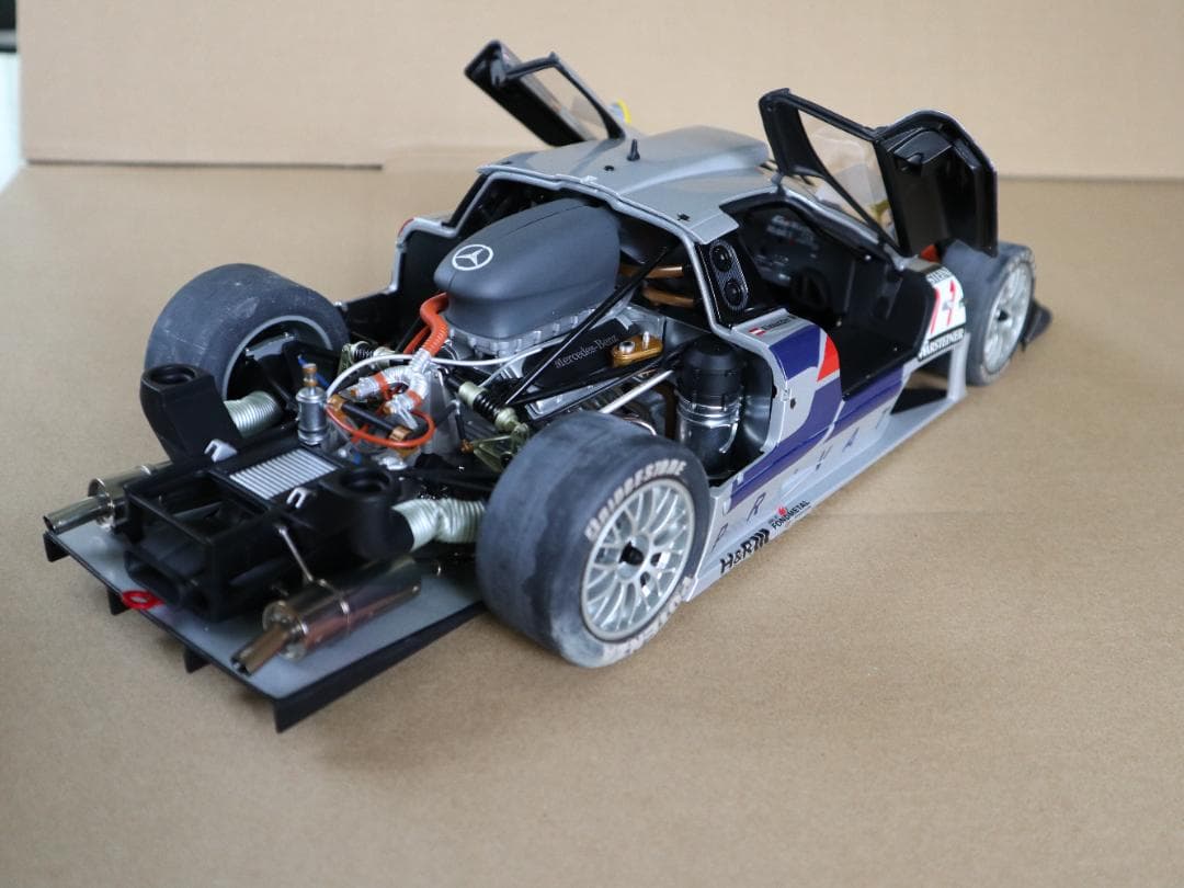 美品】メルセデスベンツ CLK GTRレーシングカー(1/12スケールモデル