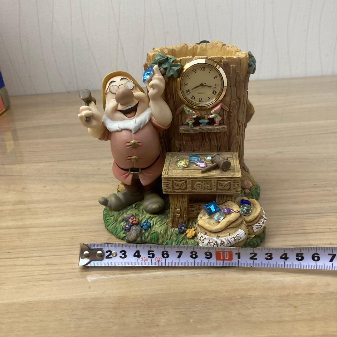 ディズニー 白雪姫小人(先生)時計付き小物入れ花瓶フィギュア - メルカリ