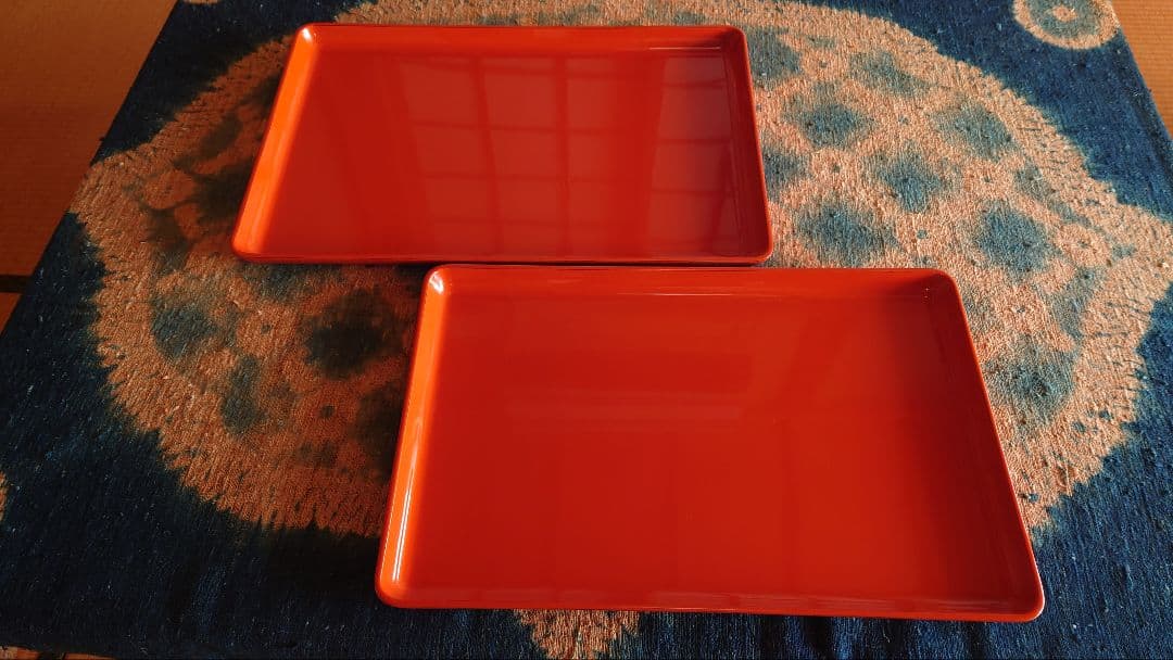 輪島塗洗朱面取研出運び盆一組 輪島塗 丸盆8.5寸 松沈金（外黒内朱） – 漆陶舗あらき 輪島塗 九谷焼