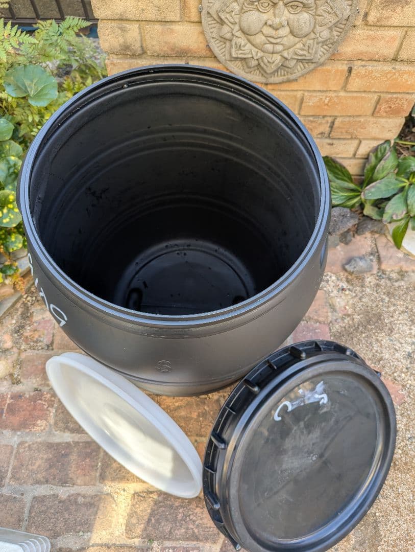 雨水タンク170L幅広コック付き、送料込み - メルカリ