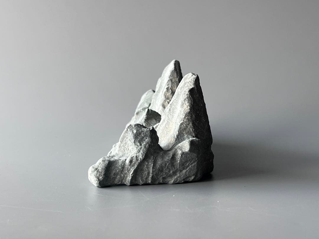 ② 鑑賞石 飾り石 中国美術 置物 山形 水石 盆栽添配 筆置き 裸石