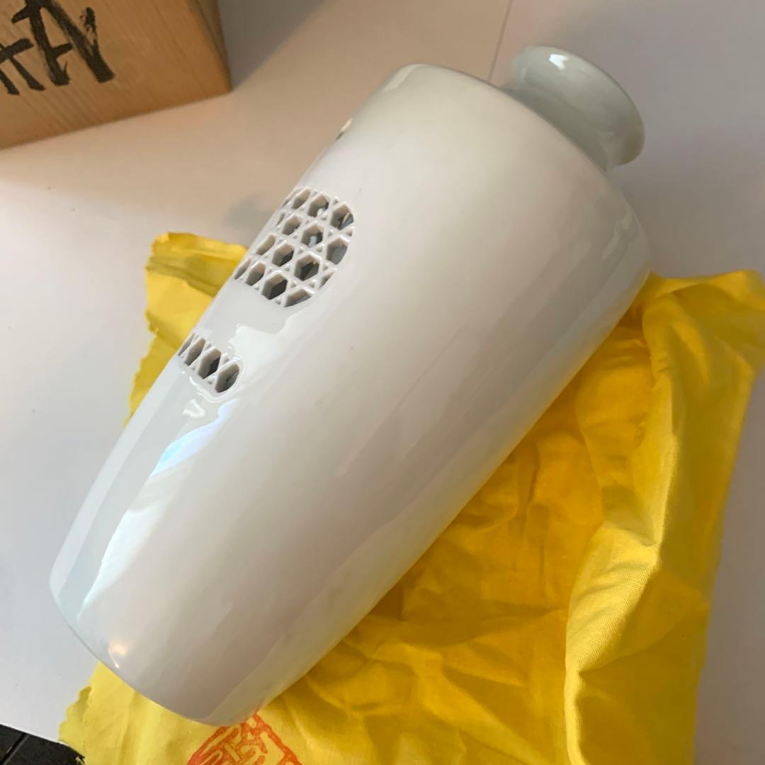 白林窯 赤松白斎作 （師は十二代酒井田柿右衛門）白磁 花瓶 木箱 落款