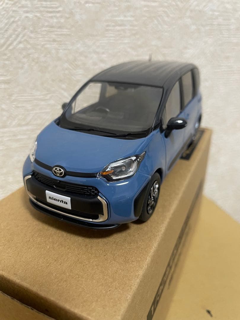 トヨタ シエンタ 1/30 スケールモデル 青 送料込み トヨタ シエンタ ミニカー 1/30 ブルーメタリック 8T7 カラー