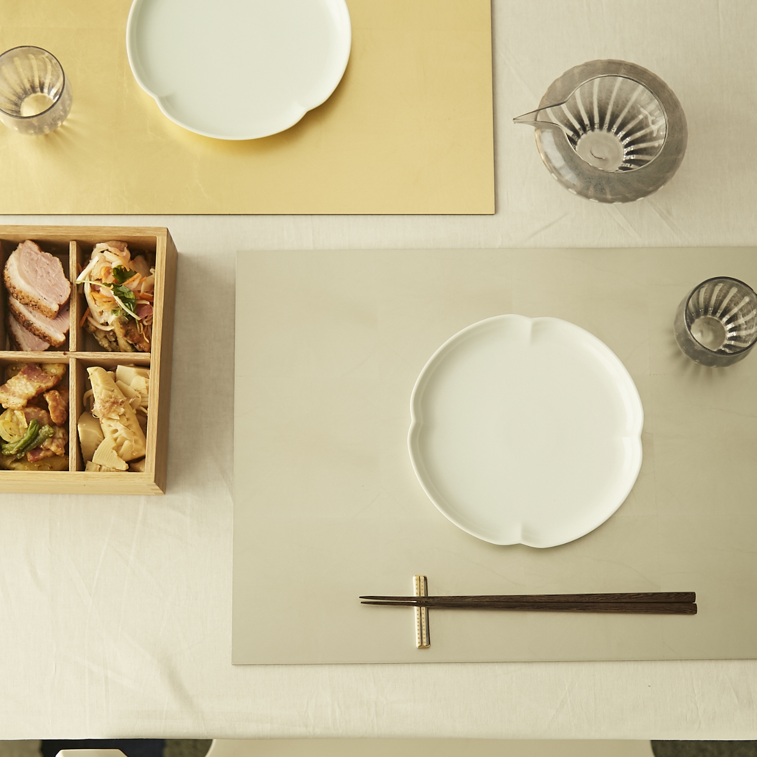 HAKU LA TABLE/テーブルマット -金属製だけど軽くて水拭きできる